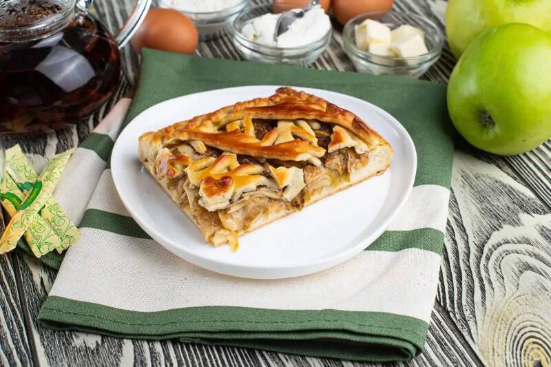 С яблоками и корицей